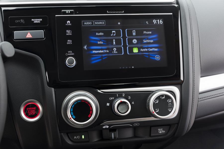 Детали интерьера Honda Fit 2017 года  (NA) (фото 36 из 50)